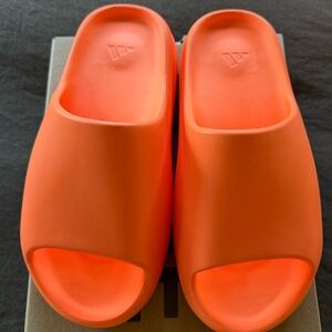 Yeezy Slide "Enflame"